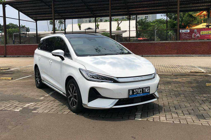 Cari MPEV Anti Ribet dan Canggih? Coba Jajal BYD M6!