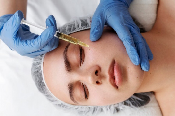 Mau Skin Booster atau Kolagen Stimulator? Ketahui Perbedaan dan Manfaatnya Lebih Dulu