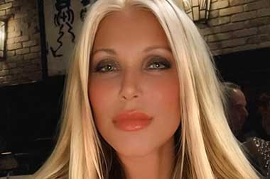 Bintang Baywatch Pamela Bach Meninggal Bunuh Diri