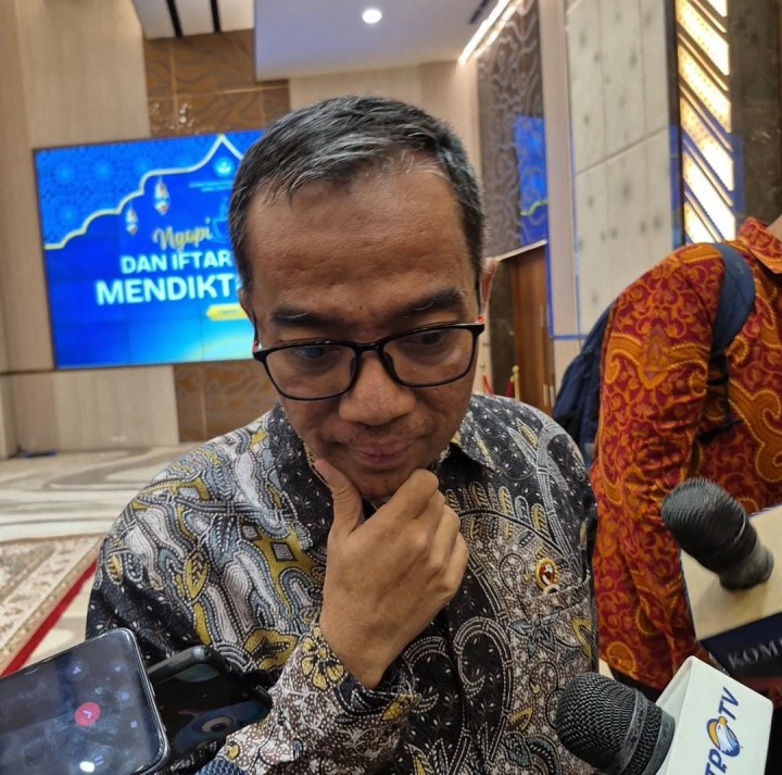 UI Hanya Minta Bahlil Perbaiki Disertasi, Kemendiktisaintek: Ini yang Terbaik