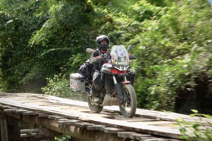 Kisah Lady Bikers ini Tempuh 60 Ribu Kilometer dari Atas Motor