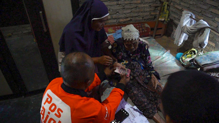 Layanan <i>Door to Door</i> Percepat PosIND Salurkan Bansos PKH & Sembako di Lampung hingga 99 Persen dalam Seminggu