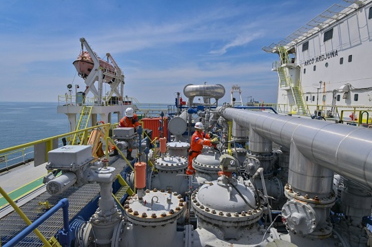 Alasan Seragam Perwira Offshore Berwarna Oranye