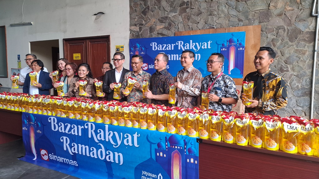 Bazar ini hadir pada Kamis, 13 Maret 2025, di mana PT. Sinarmas menyediakan sekitar 400 karton atau sekitar 4 ribu liter minyak bagi karyawan Media Group. Dok. Aulia/Medcom