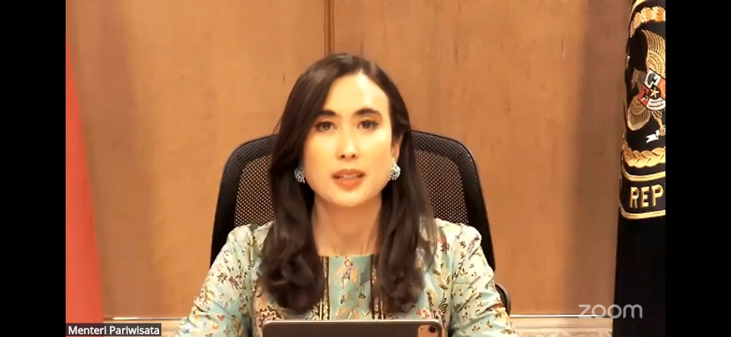 Menpar Widiyanti saat membuka Poltekpar secara daring. Dok. Aulia/Medcom
