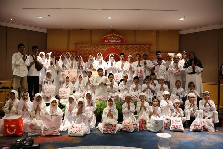 Orang Tua Asuh Sehari: Mal Ciputra Jakarta Ajak Anak-anak Panti Asuhan Belanja dan Buka Bersama