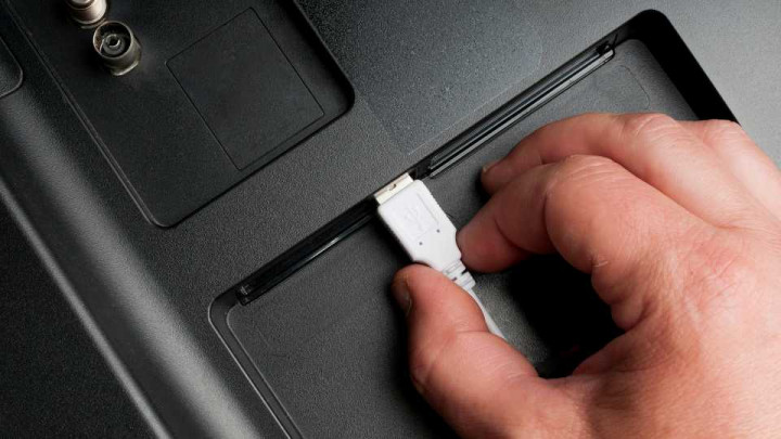 Cara Menghubungkan Ponsel atau Tablet ke TV Menggunakan USB