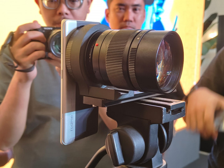Melihat realme Ultra, Smartphone Konsep yang Ganti Lensa Mirip DSLR