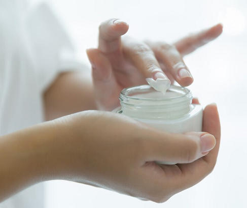 Terdapat jejak kadar benzena dalam satu lot Effaclar Duo Acne Spot Treatment buatan La Roche-Posay. (Foto: Ilustrasi. Dok. Freepik.com)
