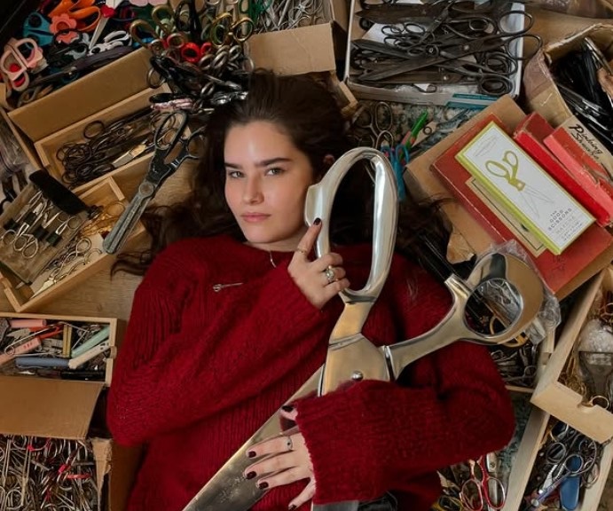 Obsesi Unik, Wanita di London Koleksi Ratusan Gunting