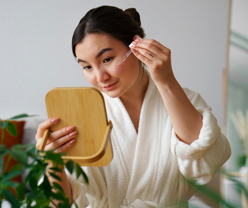Memahami urutan pemakaian skincare bisa memastikan produk perawatan kulit favoritmu bekerja secara efektif. (Foto: Ilustrasi. Dok. Freepik.com)