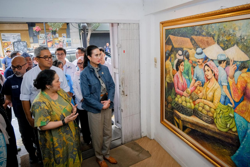Rumah seni ini terletak di Braga yang merupakan salah satu kawasan populer dan ikonis yang selalu ramai dikunjungi wisatawan yang datang ke Bandung. Dok. Kemenpar