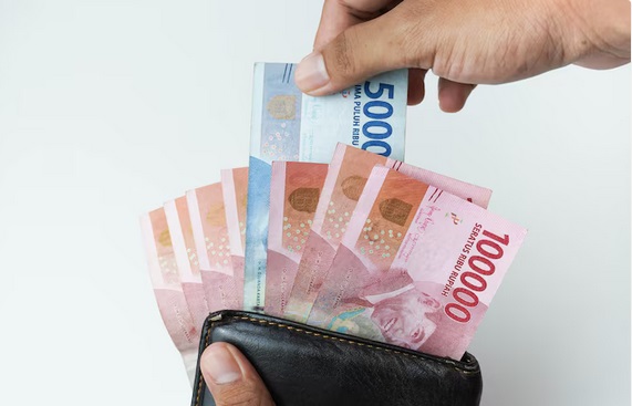 Jangan Cuma Beli Baju Lebaran, Ini Cara Lain Habisin Uang THR