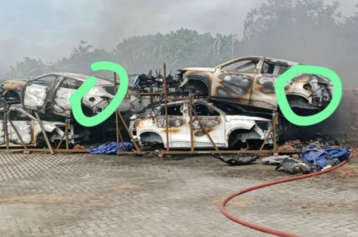 Ratusan Mobil Chery Terbakar Di Gudang, Mobil Listrik?