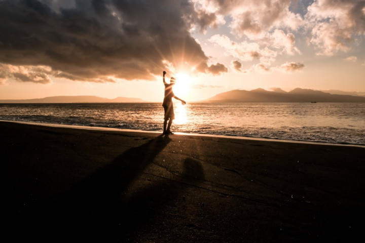 Pesona 5 Pantai di Banyuwangi, dari Si Paling Dekat Kota hingga Surga Peselancar