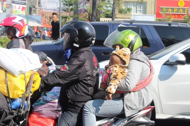 Mudik Pakai Motor Bawa Balita, Ini Risiko Kesehatan yang Mengancam Si Kecil