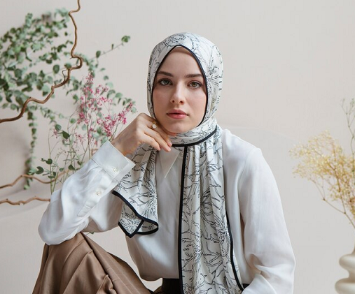 Ingin Tampil Menawan Tanpa Gamis Saat Lebaran? Begini Triknya!