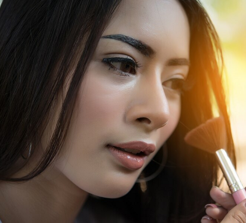 'Make up segar seperti habis mandi' diklaim menjadi make up look saat Lebaran Idulfitri 2025. (Foto: Ilustrasi. Dok. Freepik.com)