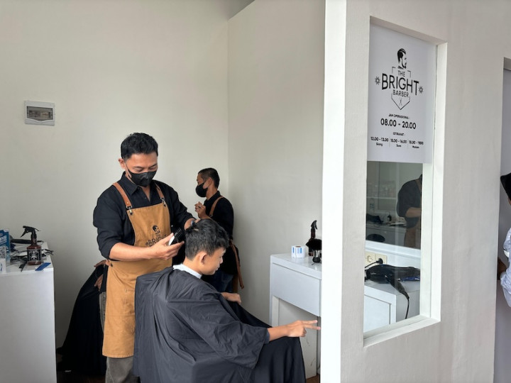 Serambi MyPertamina Hadir di KM 43, Pemudik Bisa Cukur dan Pijat Gratis