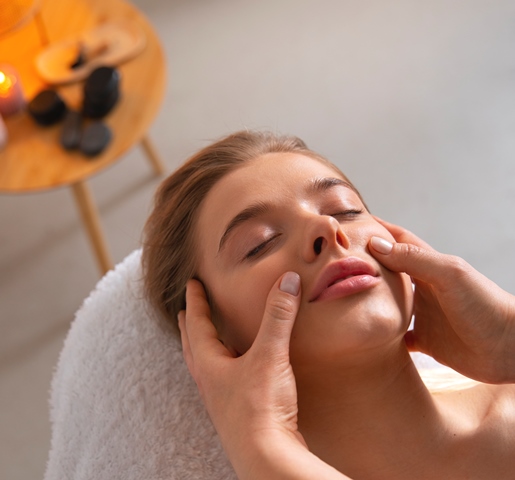 3 Kebiasaan Mingguan untuk Mengencangkan + Mencerahkan Kulit Secepatnya