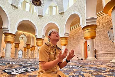 Momen Lebaran Pertama Bobon Santoso setelah Mualaf, Bingung Solat Id