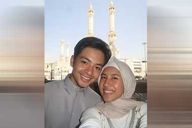 Angga Yunanda dan Shenina Cinnamon Rayakan Lebaran Pertama sebagai Pasutri di Tanah Suci