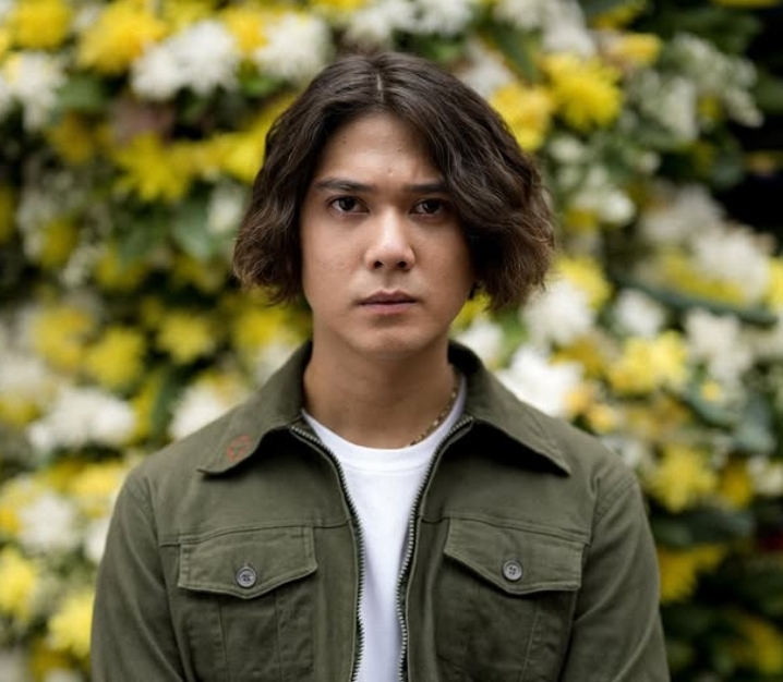 Salat Ied di Masjid Masa Kecilnya, Iqbaal Ramadhan Kenang Saat SD Pernah <i>Dibully</i>