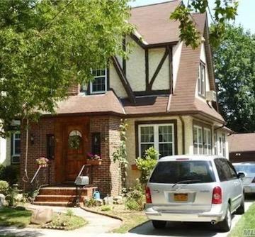 Tak Terawat, Rumah Masa Kecil Presiden Trump Dijual Murah