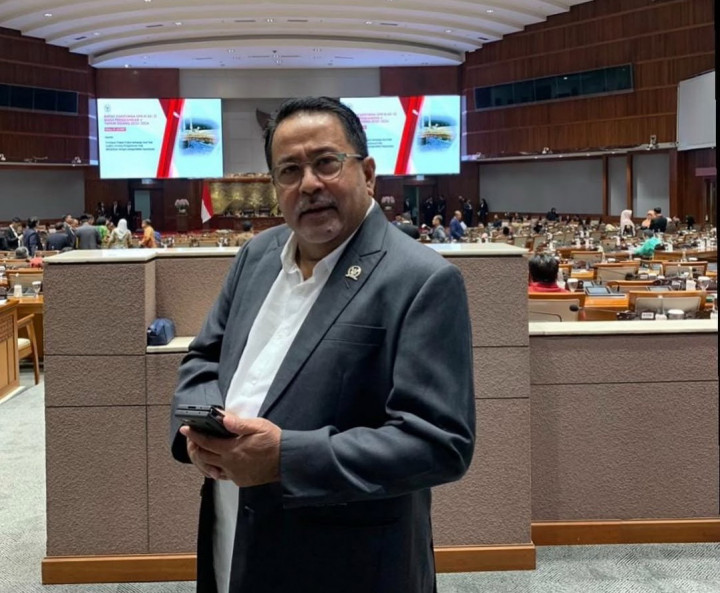 Rano Karno Hadiri Pemakaman Ray Sahetapy