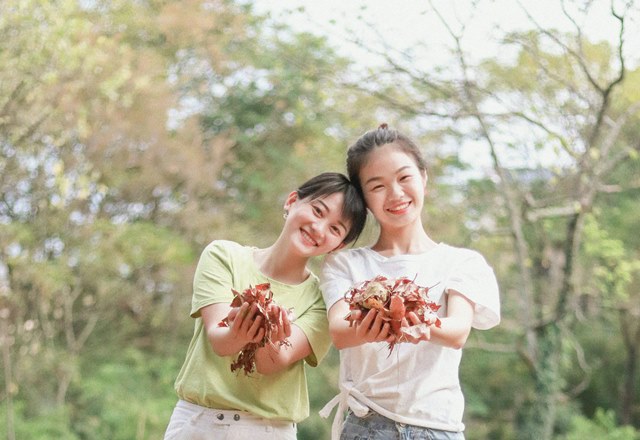 Perempuan Berperan Penting dalam Mendidik Anak