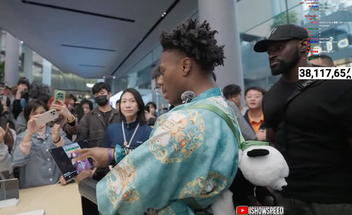 Satu Aja Nggak Cukup! IShowSpeed Beli 3 Huawei Mate XT Ultimate Design, Harganya Bikin Melongo