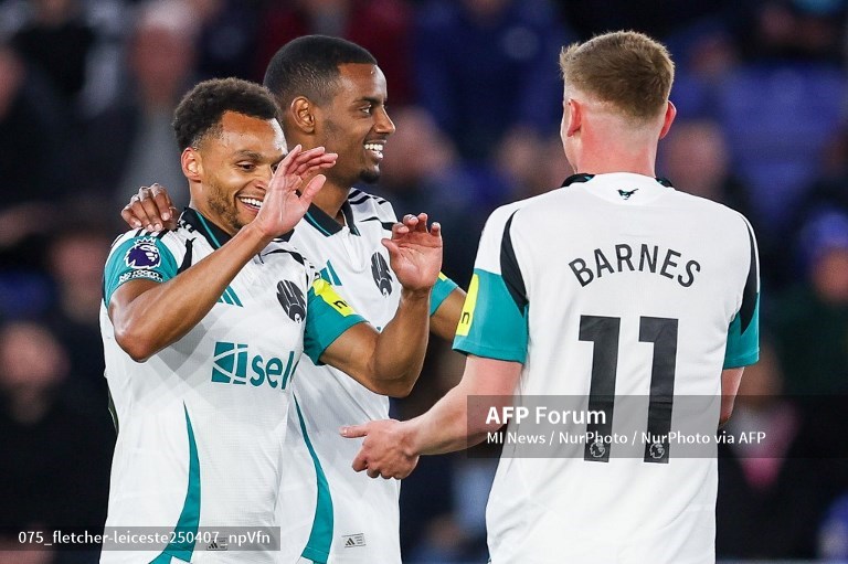 Jacob Murphy (kiri) sumbang dua gol untuk Newcastle saat menang 0-3 di markas Leicester City-Foto AFP