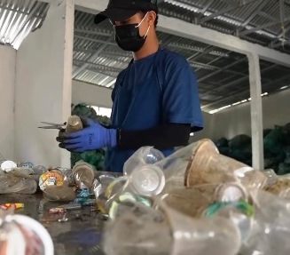 Sampah Plastik Kemasan Gelas Mendominasi, Gubernur Bali Siapkan Sanksi