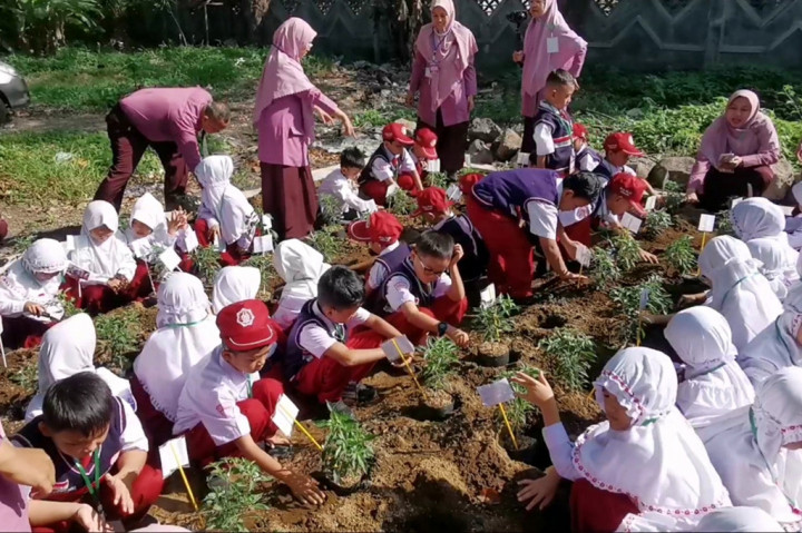 Tak Sekadar Teori, Sekolah Yuk! Ajarkan Siswa Cara Selamatkan Bumi