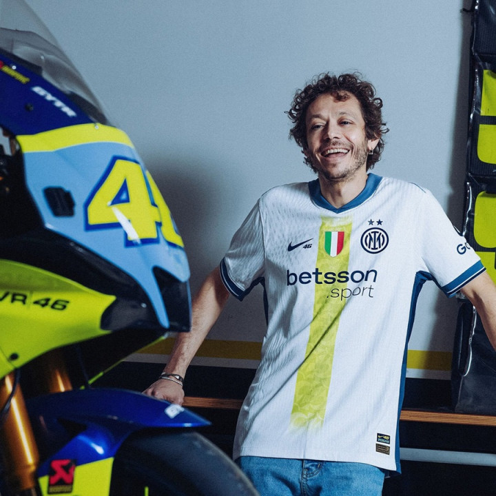 Inter Bikin Jersey Edisi Spesial Valentino Rossi, Begini Penampakannya