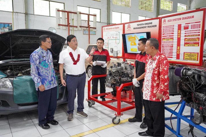 SMK 2 Salatiga Dapat Fortuner, Toyota: Biar Cocok Di Dunia Kerja!