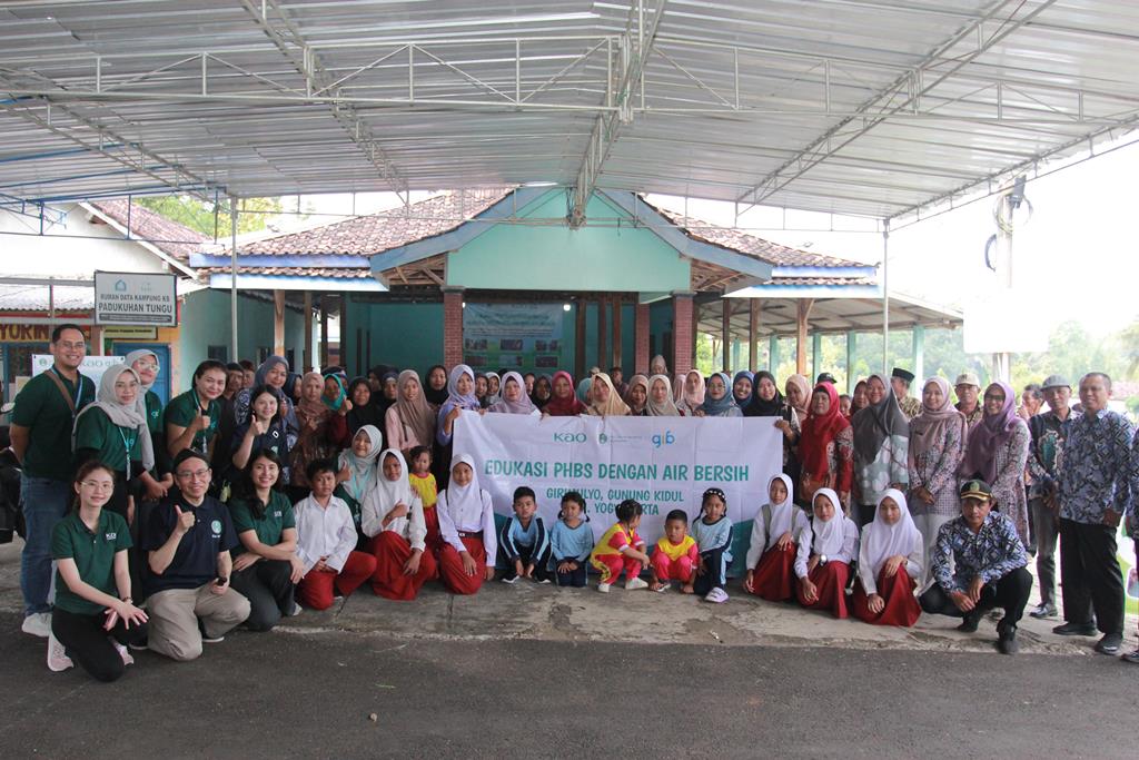 Kolaborasi ini berfokus pada penyediaan akses air bersih dan edukasi Perilaku Hidup Bersih dan Sehat (PHBS) kepada Masyarakat Desa Girimulyo, Gunungkidul, Yogyakarta pada 10 April 2025. Dok. Ist