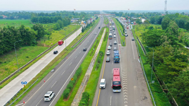 Sejumlah kendaraan sedang melintas di Tol Cikopo-Palimanan. Istimewa