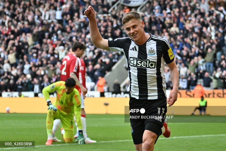 Winger Newcastle United, Harvey Barnes, merayakan gol ke gawang Manchester United (AFP/Andy Buchanan)