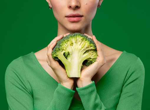 Brokoli kaya akan antioksidan dan vitamin seperti C dan K, yang membantu menjaga warna kulit. (Foto: Ilustrasi. Dok. Freepik.com)