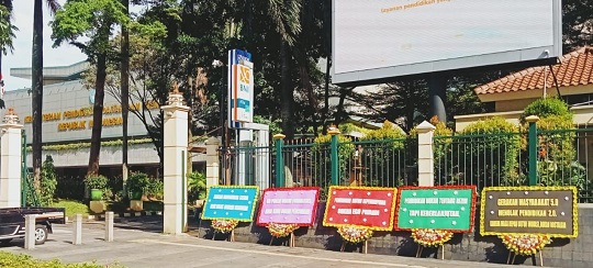 Penjurusan SMA Dihidupkan Lagi, Mu'ti Dapat Kiriman Karangan Bunga Kekecewaan