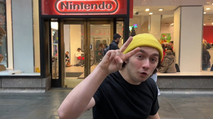 YouTuber Ini Rela Tidur 2 Bulan di Depan Toko Demi Nintendo Switch 2