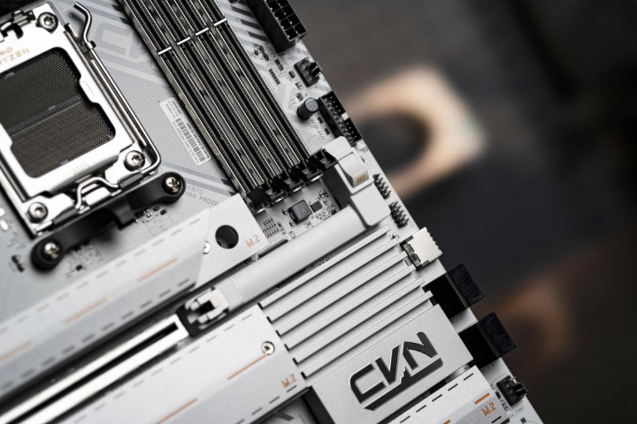 Colorful CVN X870 Ark Frozen, Motherboard untuk AMD Ryzen 9000