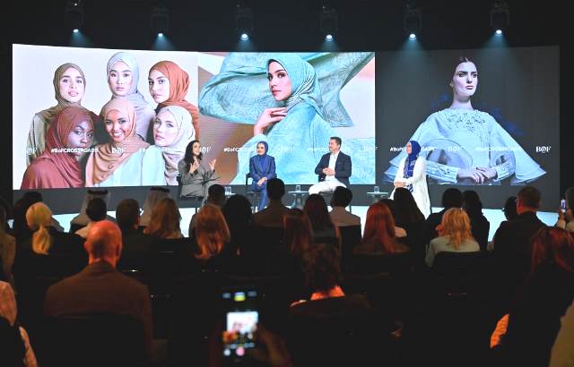 Linda Anggrea Gaungkan Suara Modest Fashion Asia Tenggara ke Panggung Global BoF Crossroads