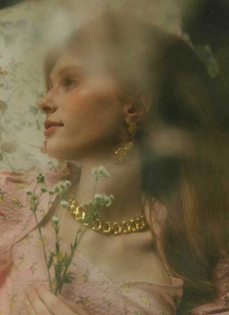 3 Berita Terpopuler Gaya: Cara Merawat Perhiasan Emas Hingga Kostum Lisa BLACKPINK di Coachella 2025