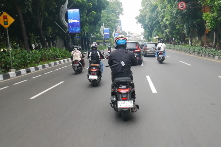 7 Cara Jitu Menyalip Di Jalan Raya
