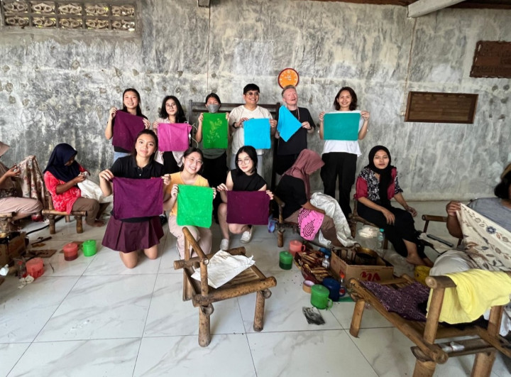 Mendalami Budaya, Mahasiswa BINUS University Gelar Immersion Trip ke Pekalongan