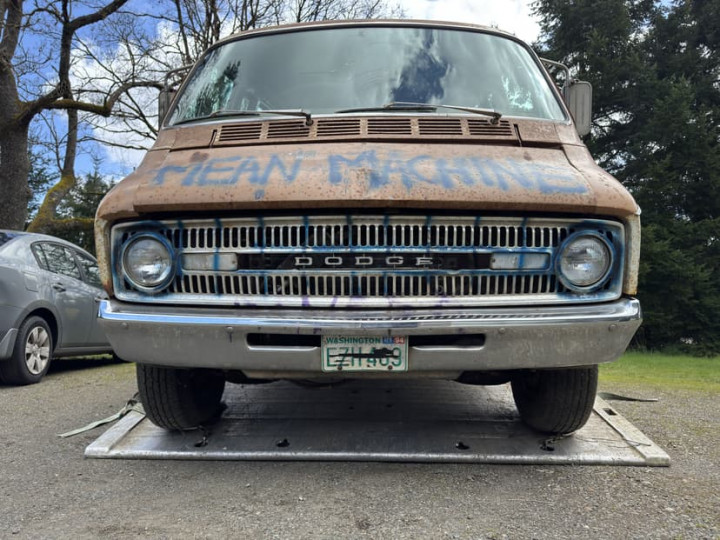 Sebelum Lelang, Van Band Melvins yang Dihias Kurt Cobain Dipamerkan