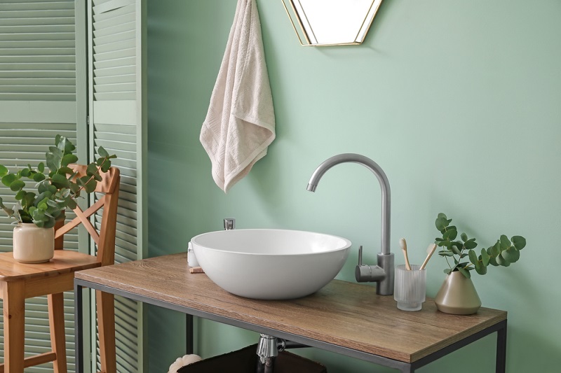 Tips dekorasi untuk kamar mandi minimalis. Foto: Shutterstock