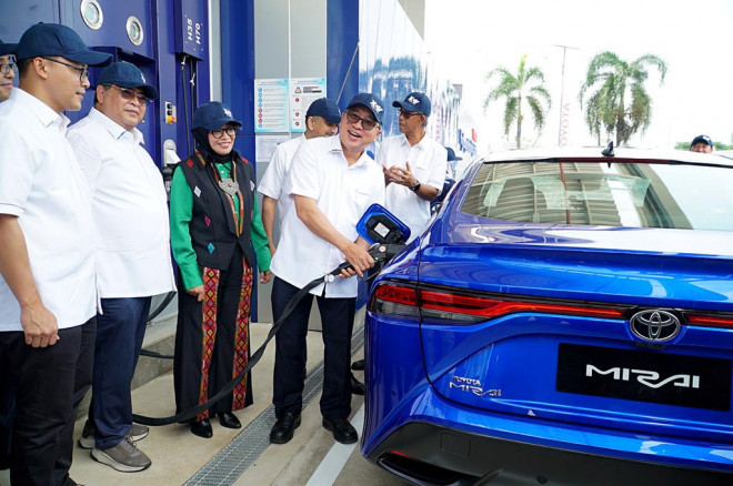 Toyota Indonesia secara resmi menghadirkan fasilitas Hydrogen Refueling System (HRS) yang berlokasi di xEV Center TMMIN Karawang Plant 3. Toyota